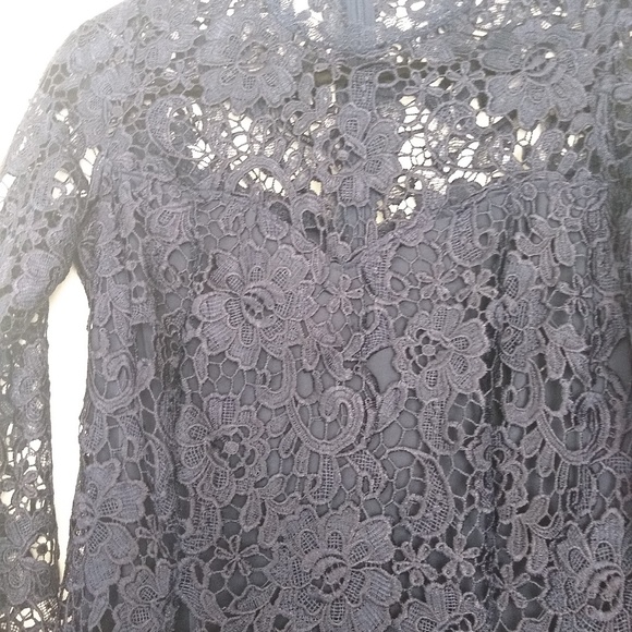 Lace dress - Picture 3 of 4